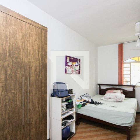Casa à venda com 180m², 3 quartos e 5 vagas Casa à venda com 180m², 3 quartos e 5 vagasCasa 2 - Quarto 2