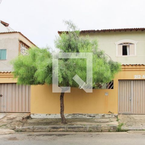 Casa à venda com 180m², 3 quartos e 5 vagas Casa à venda com 180m², 3 quartos e 5 vagasFachada