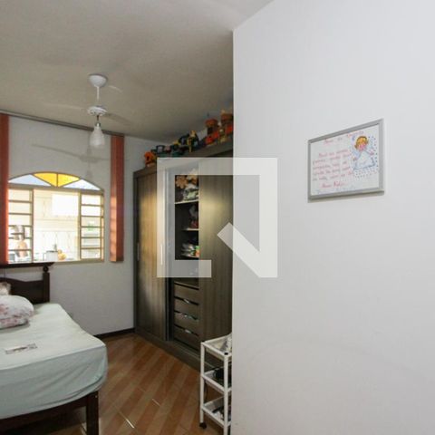 Casa à venda com 180m², 3 quartos e 5 vagas Casa à venda com 180m², 3 quartos e 5 vagasCasa 2 - Quarto 2