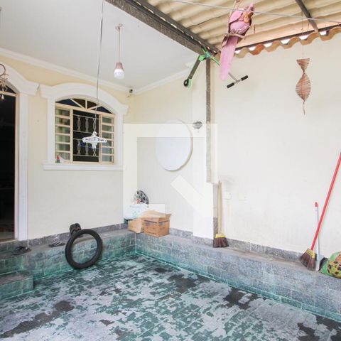 Casa à venda com 180m², 3 quartos e 5 vagas Casa à venda com 180m², 3 quartos e 5 vagasCasa 2 - Garagem