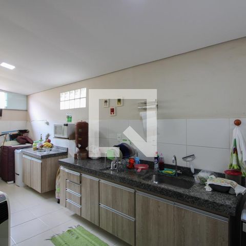 Casa à venda com 180m², 3 quartos e 5 vagas Casa à venda com 180m², 3 quartos e 5 vagasCasa 2 - Cozinha