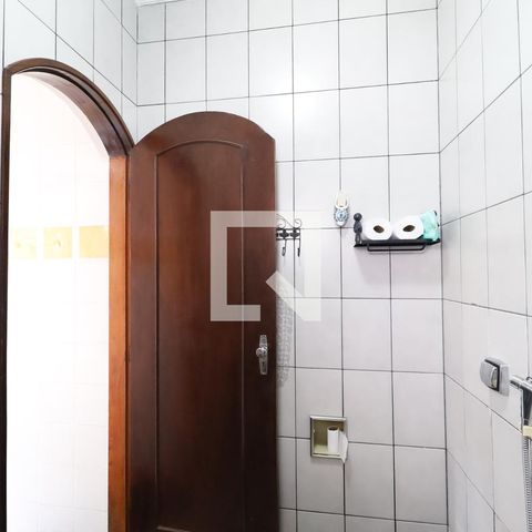 Casa à venda com 60m², 2 quartos e sem vaga Casa à venda com 60m², 2 quartos e sem vagaBanheiro