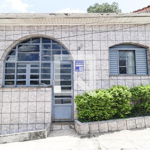 Casa à venda com 60m², 2 quartos e sem vaga Casa à venda com 60m², 2 quartos e sem vagaFachada