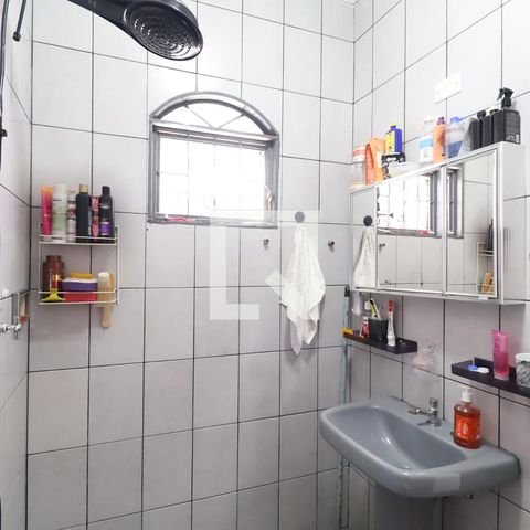 Casa à venda com 60m², 2 quartos e sem vaga Casa à venda com 60m², 2 quartos e sem vagaBanheiro