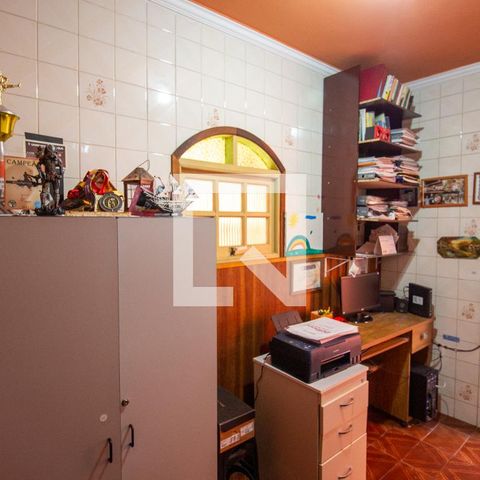 Casa à venda com 240m², 3 quartos e 2 vagasEscritório