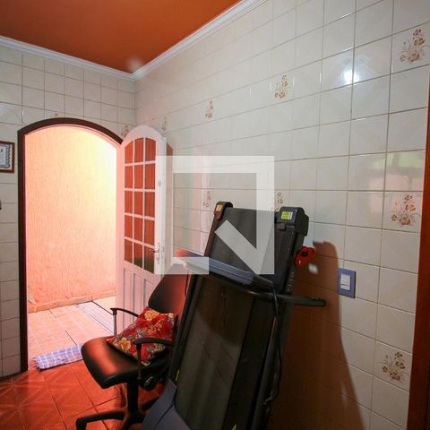 Casa à venda com 240m², 3 quartos e 2 vagasEscritório