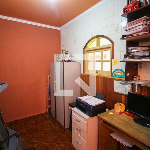 Casa à venda com 240m², 3 quartos e 2 vagasEscritório