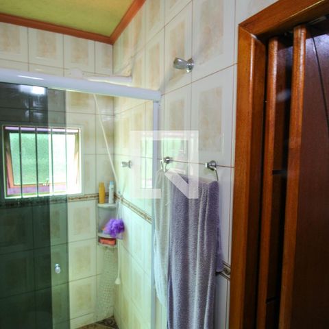 Casa à venda com 240m², 3 quartos e 2 vagasBanheiro 2