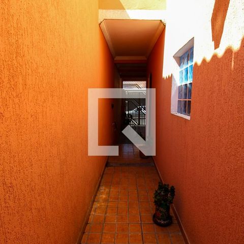 Casa à venda com 240m², 3 quartos e 2 vagasCorredor