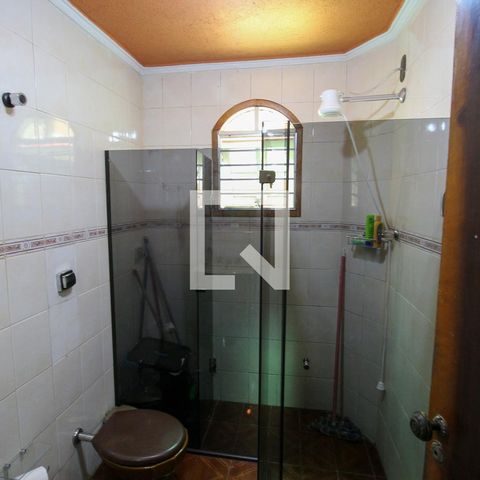 Casa à venda com 240m², 3 quartos e 2 vagasBanheiro 1