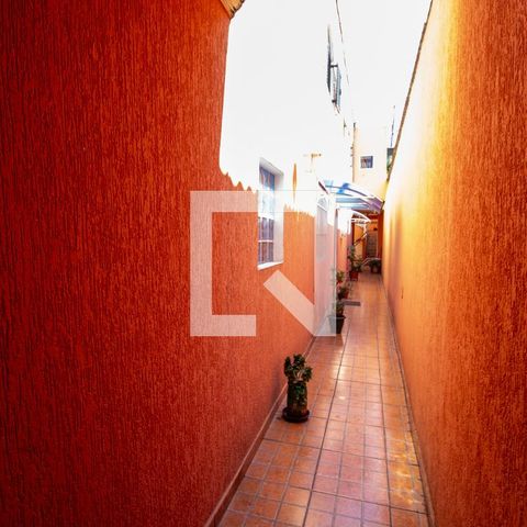 Casa à venda com 240m², 3 quartos e 2 vagasCorredor