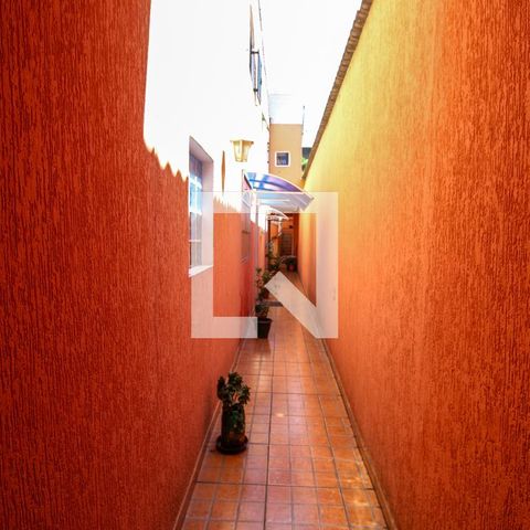 Casa à venda com 240m², 3 quartos e 2 vagasCorredor