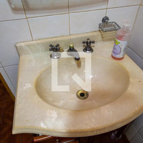 Casa à venda com 240m², 3 quartos e 2 vagasBanheiro 1