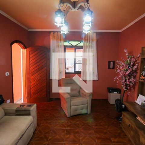 Casa à venda com 240m², 3 quartos e 2 vagasSala
