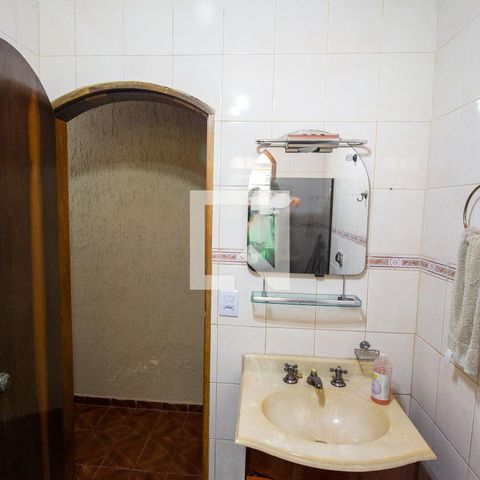 Casa à venda com 240m², 3 quartos e 2 vagasBanheiro 1