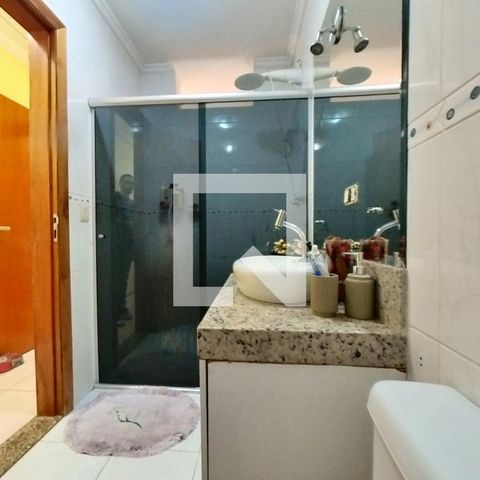 Casa à venda com 108m², 3 quartos e 4 vagasBanheiro Quarto 1