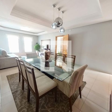 Casa à venda com 108m², 3 quartos e 4 vagasSala