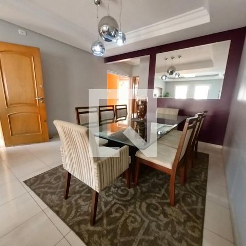 Casa à venda com 108m², 3 quartos e 4 vagasSala