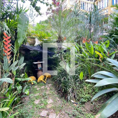 Casa à venda com 350m², 7 quartos e 1 vagaÁrea verde