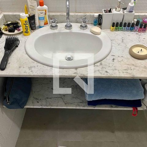 Casa à venda com 350m², 7 quartos e 1 vagaApartamento - Banheiro