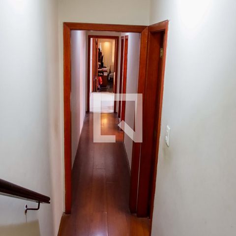Casa à venda com 203m², 3 quartos e 2 vagas Casa à venda com 203m², 3 quartos e 2 vagasCorredor