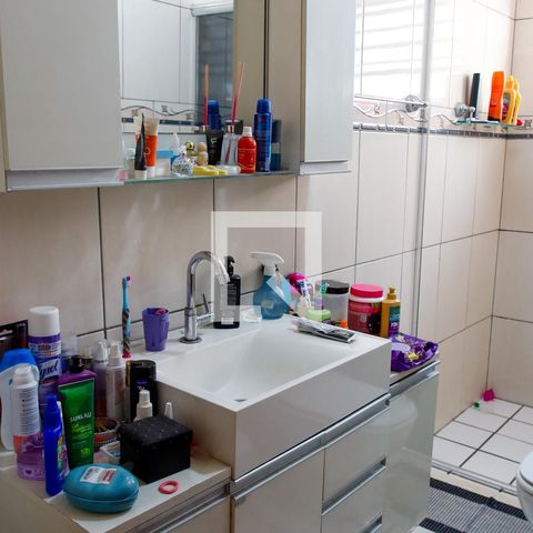 Casa à venda com 203m², 3 quartos e 2 vagas Casa à venda com 203m², 3 quartos e 2 vagasBanheiro