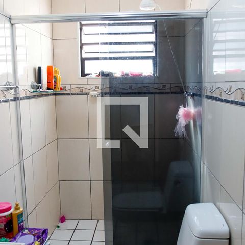 Casa à venda com 203m², 3 quartos e 2 vagas Casa à venda com 203m², 3 quartos e 2 vagasBanheiro