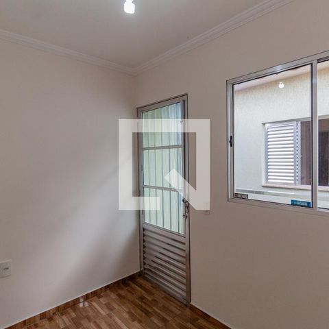 Casa à venda com 132m², 2 quartos e 2 vagasQuarto de Serviço