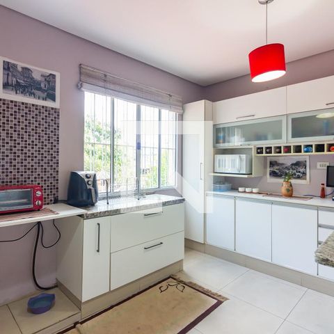 Casa à venda com 217m², 4 quartos e 3 vagasCozinha 