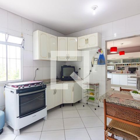 Casa à venda com 217m², 4 quartos e 3 vagasCozinha 