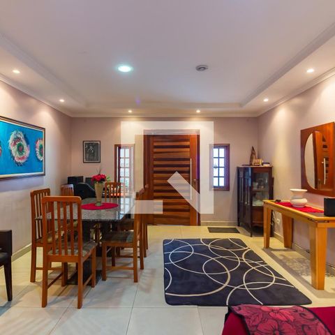 Casa à venda com 217m², 4 quartos e 3 vagasSala 