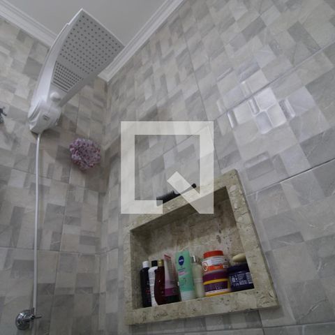 Casa à venda com 175m², 3 quartos e 4 vagasChuveiro banheiro da suíte 2