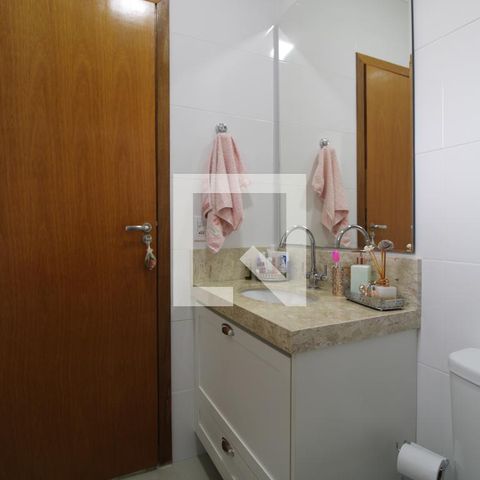 Casa à venda com 175m², 3 quartos e 4 vagasBanheiro da suíte 2