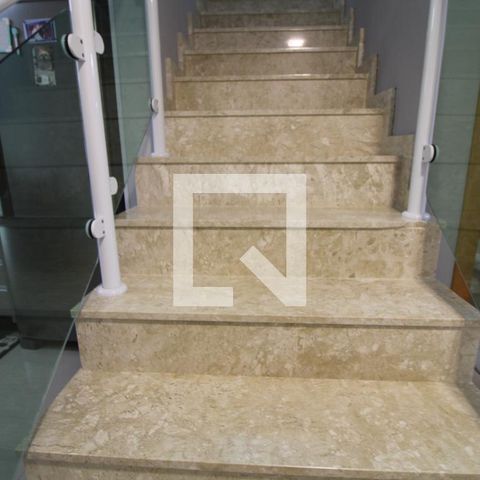 Casa à venda com 175m², 3 quartos e 4 vagasEscada