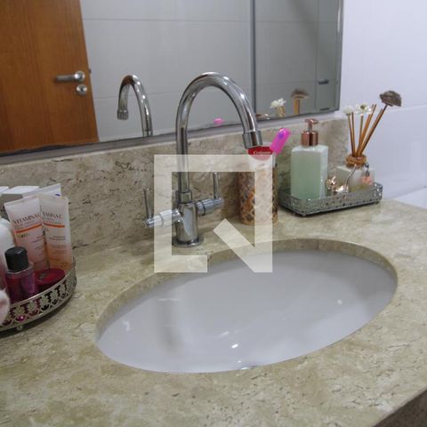 Casa à venda com 175m², 3 quartos e 4 vagasPia banheiro da suíte 2