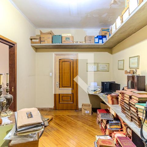 Casa à venda com 533m², 4 quartos e 4 vagasEscritório