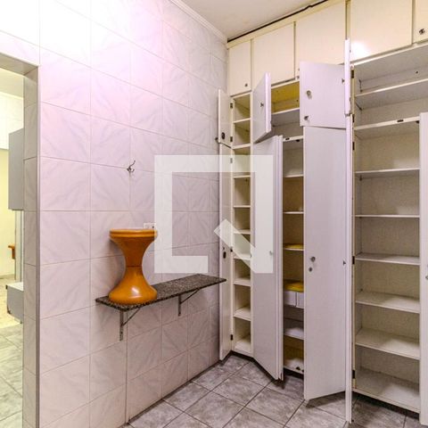 Casa à venda com 533m², 4 quartos e 4 vagasCozinha 1
