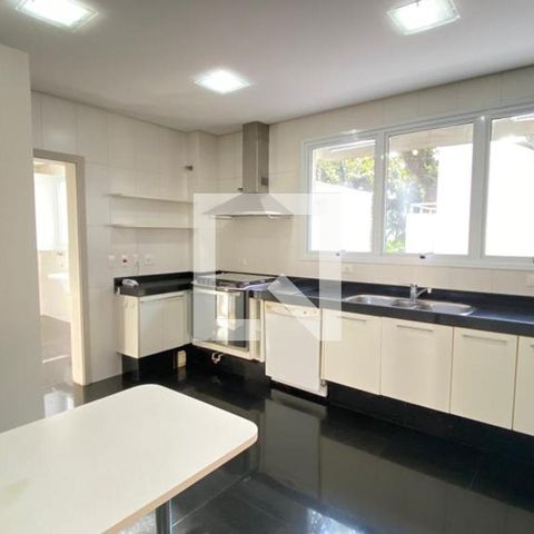 Casa de condomínio à venda com 931m², 4 quartos e 8 vagas