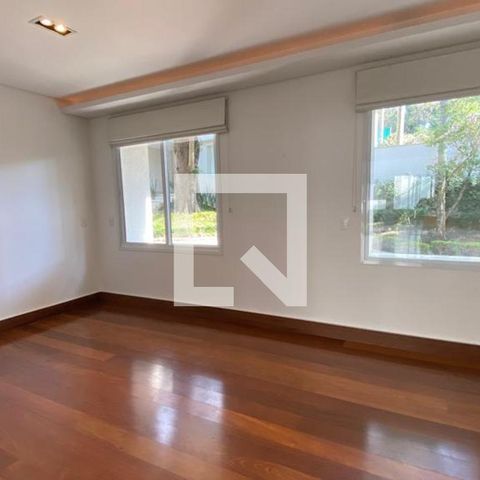 Casa de condomínio à venda com 931m², 4 quartos e 8 vagas