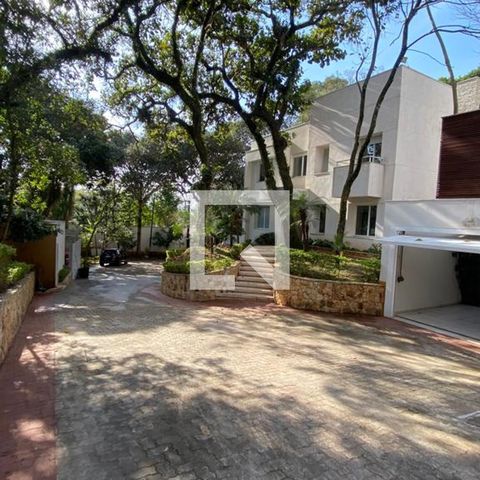Casa de condomínio à venda com 931m², 4 quartos e 8 vagas