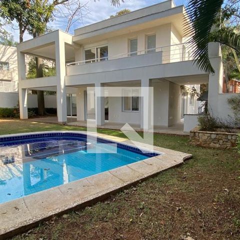 Casa de condomínio à venda com 931m², 4 quartos e 8 vagas