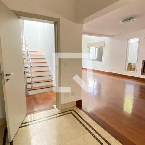 Casa de condomínio à venda com 931m², 4 quartos e 8 vagas