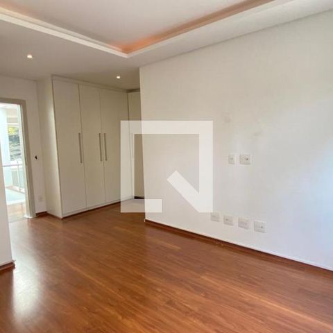 Casa de condomínio à venda com 931m², 4 quartos e 8 vagas
