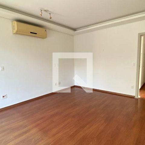 Casa de condomínio à venda com 931m², 4 quartos e 8 vagas