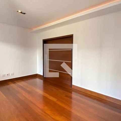 Casa de condomínio à venda com 931m², 4 quartos e 8 vagas