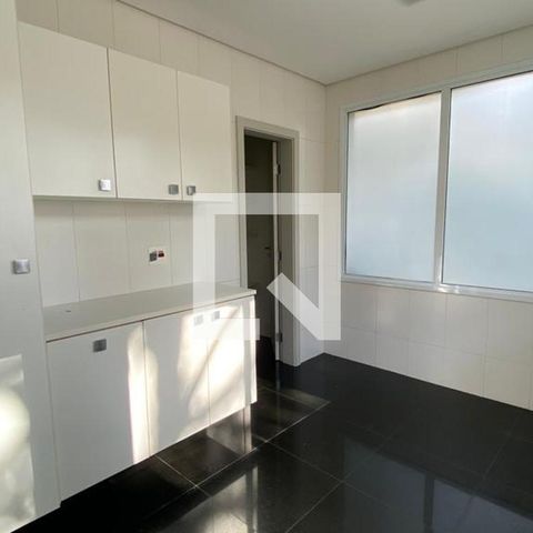 Casa de condomínio à venda com 931m², 4 quartos e 8 vagas