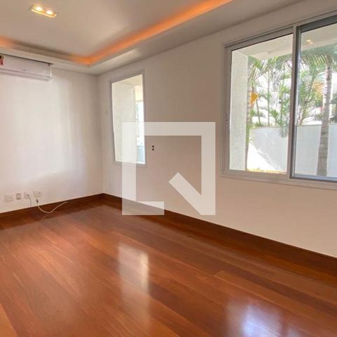 Casa de condomínio à venda com 931m², 4 quartos e 8 vagas
