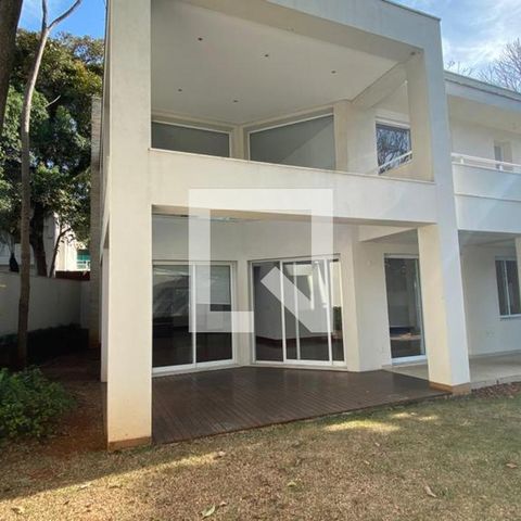 Casa de condomínio à venda com 931m², 4 quartos e 8 vagas