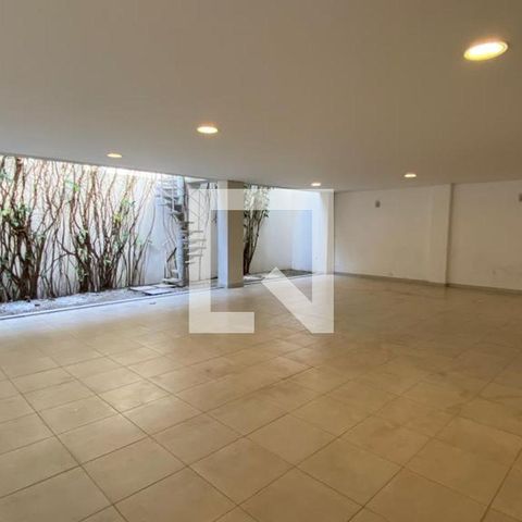 Casa de condomínio à venda com 931m², 4 quartos e 8 vagas