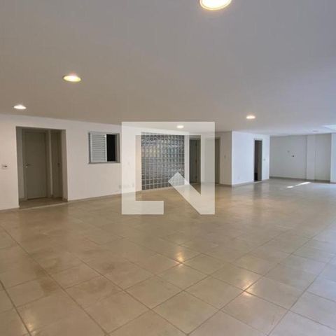 Casa de condomínio à venda com 931m², 4 quartos e 8 vagas